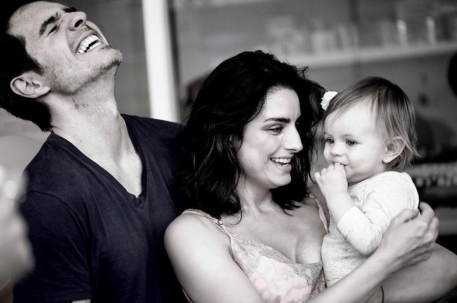 Aislinn Derbez defiende la lactancia materna y revela que lo hará con Kailani hasta que cumpla 2 años