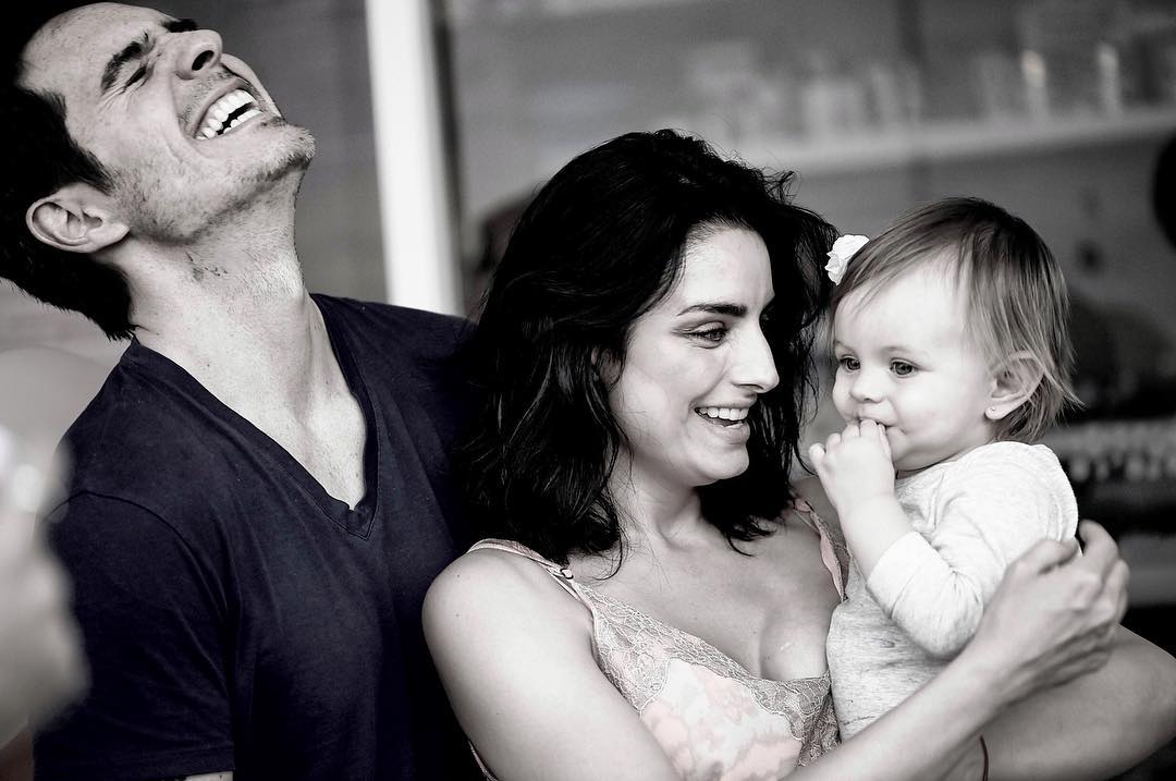 Aislinn Derbez defiende la lactancia materna y revela que lo hará con Kailani hasta que cumpla 2 años