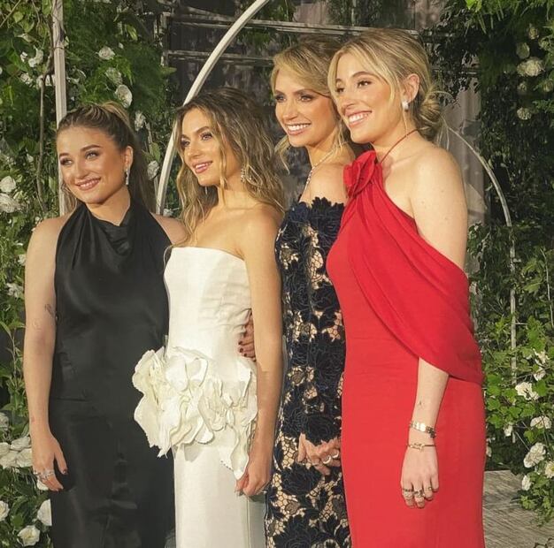 El look de Fernanda y Regina Castro en la boda de su hermana Sofía Castro / Foto: Instagram