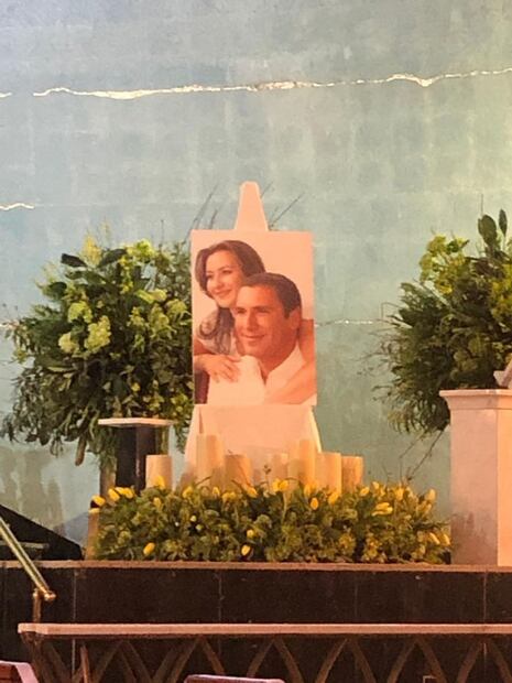 A un mes de su muerte, celebran misa en memoria de Rafael Moreno Valle y Martha Érika Alonso