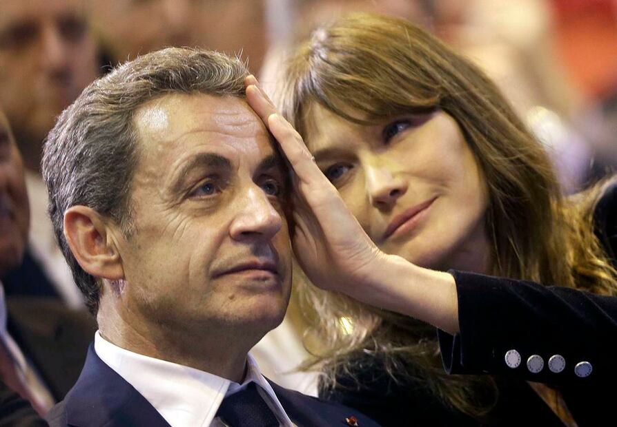 Nicolás Sarkozy y su esposa Carla Bruni / AP