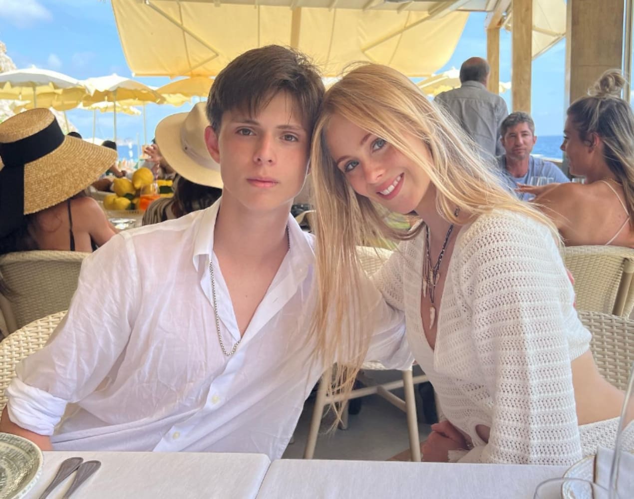 Loreto Peralta y su hermano Carlos en junio de 2023 / Instagram