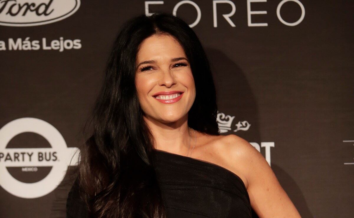 Martha Debayle presume su sexy Top 9 con millones de likes