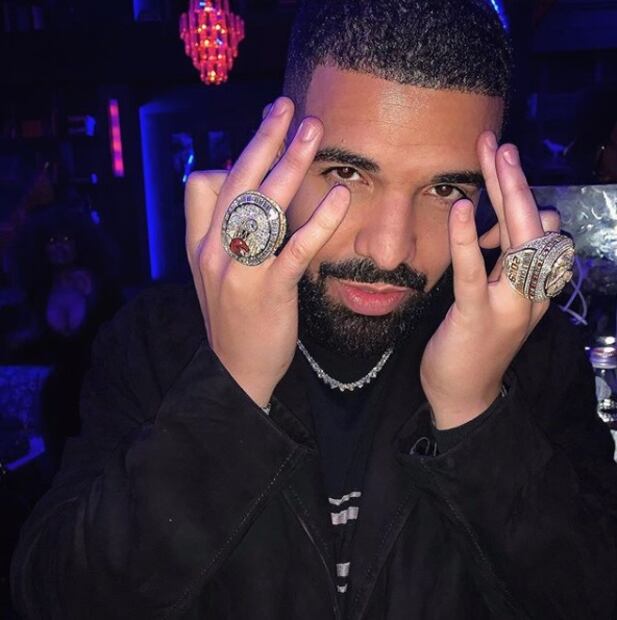Billie Eilish se defiende ante las críticas sobre su relación de amistad con Drake