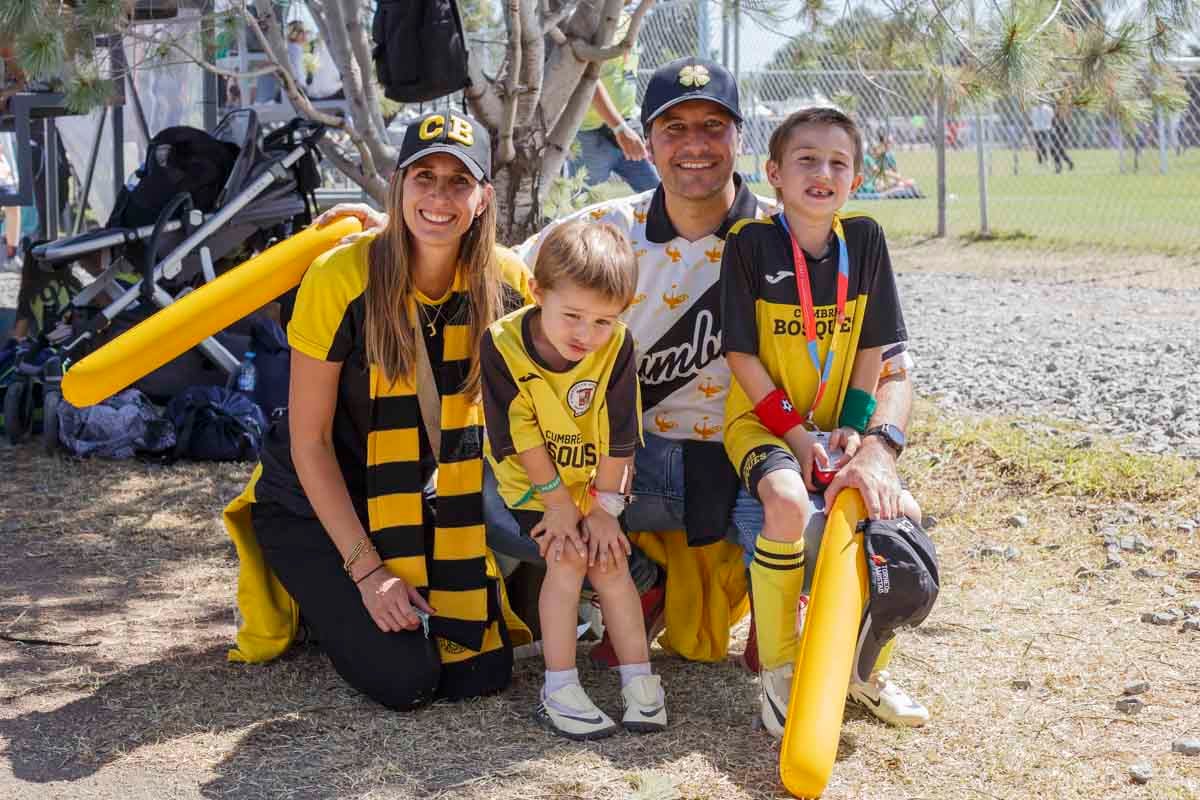 Johanna Miñarro con Xavi, Rodri y Rodrigo Melo. (Foto: Esteban Torreblanca)