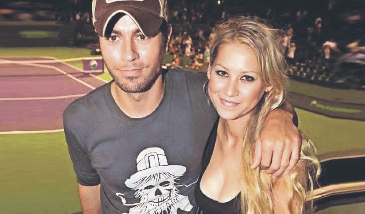 Enrique Iglesias 'juega' con su bebé Masha, de apenas 2 meses