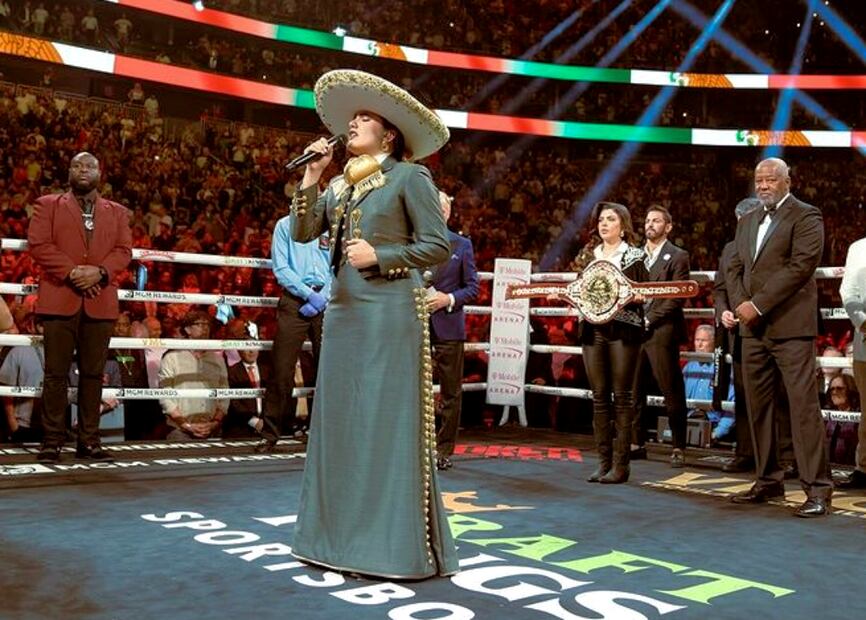 Camila Fernández interpretó el Himno Nacional Mexicano previo a la pelea de Saúl 'Canelo' Álvarez / Foto: Instagram