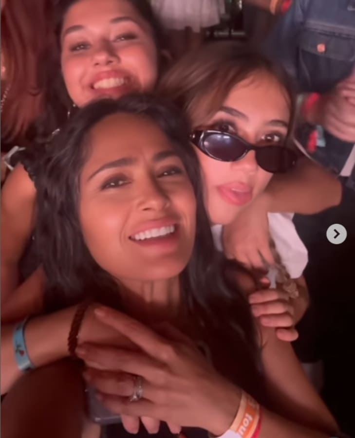 Salma Hayek y su hija Valentina Paloma en el concierto de Oasis / Foto: Getty Images