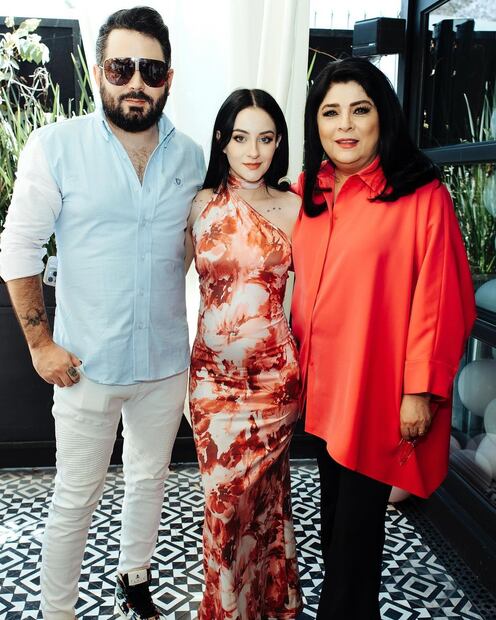 José Eduardo Derbez con su mamá Victoria Ruffo/Instagram.