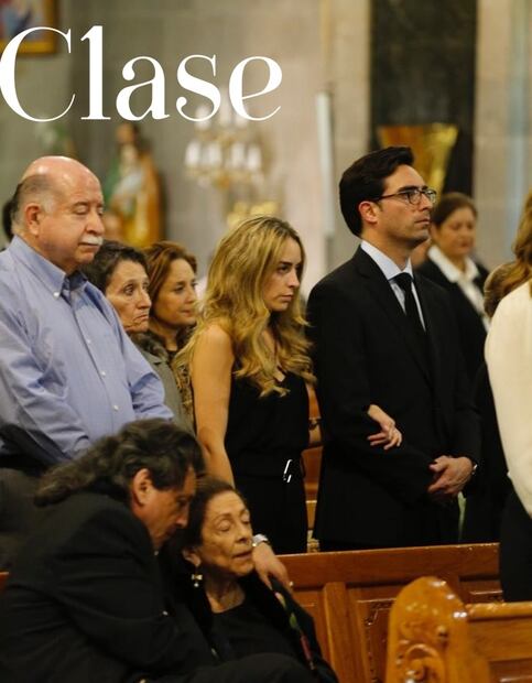 Constanza Creel, Lorenzo Lazo y Santiago Creel en la misa en memoria de Edith González