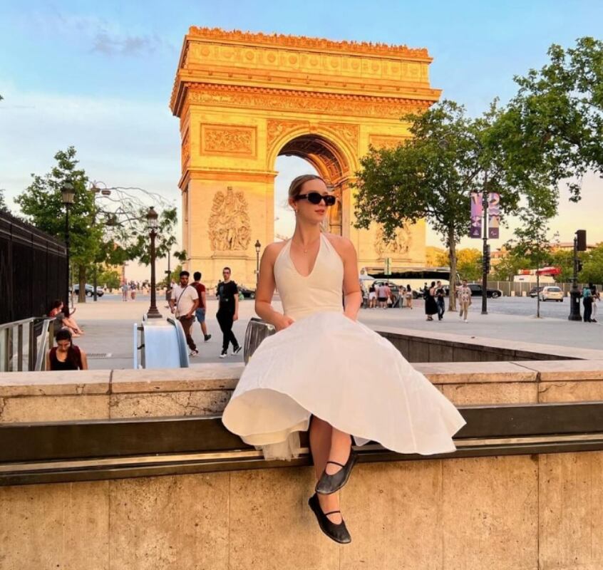 Mía Rubín Legarreta en París / Instagram: @miarubinlega