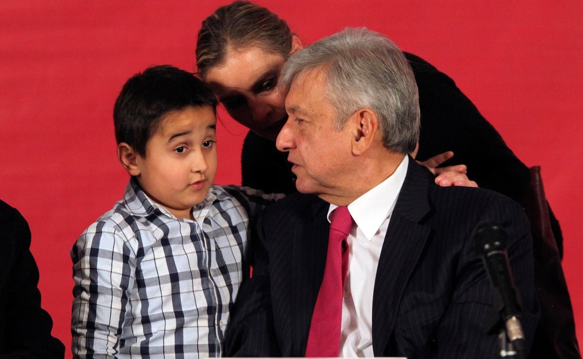 AMLO y Beatriz Gutiérrez Müller celebran los 15 años de Jesús Ernesto
