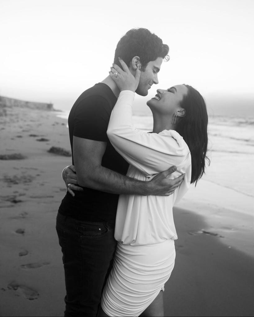 Demi Lovato se compromete con Max Ehrich