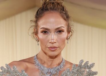 Met Gala 2024: JLo llega sin Ben Affleck y brilla por sí sola con imponente vestido de transparencia, de Schiaparelli