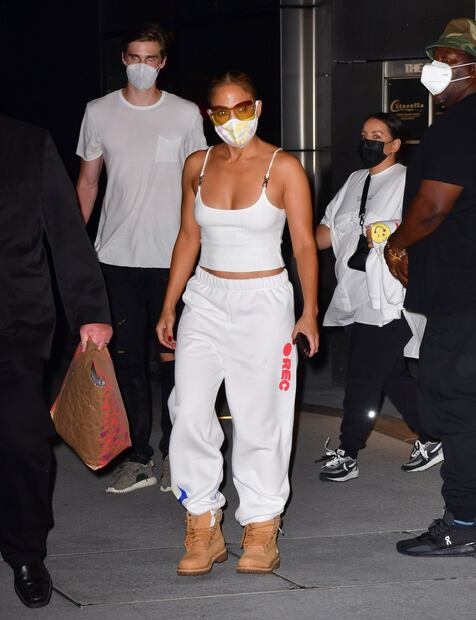 Jennifer Lopez revive la tendencia de las botas de ‘construcción’ ¡sexy!
