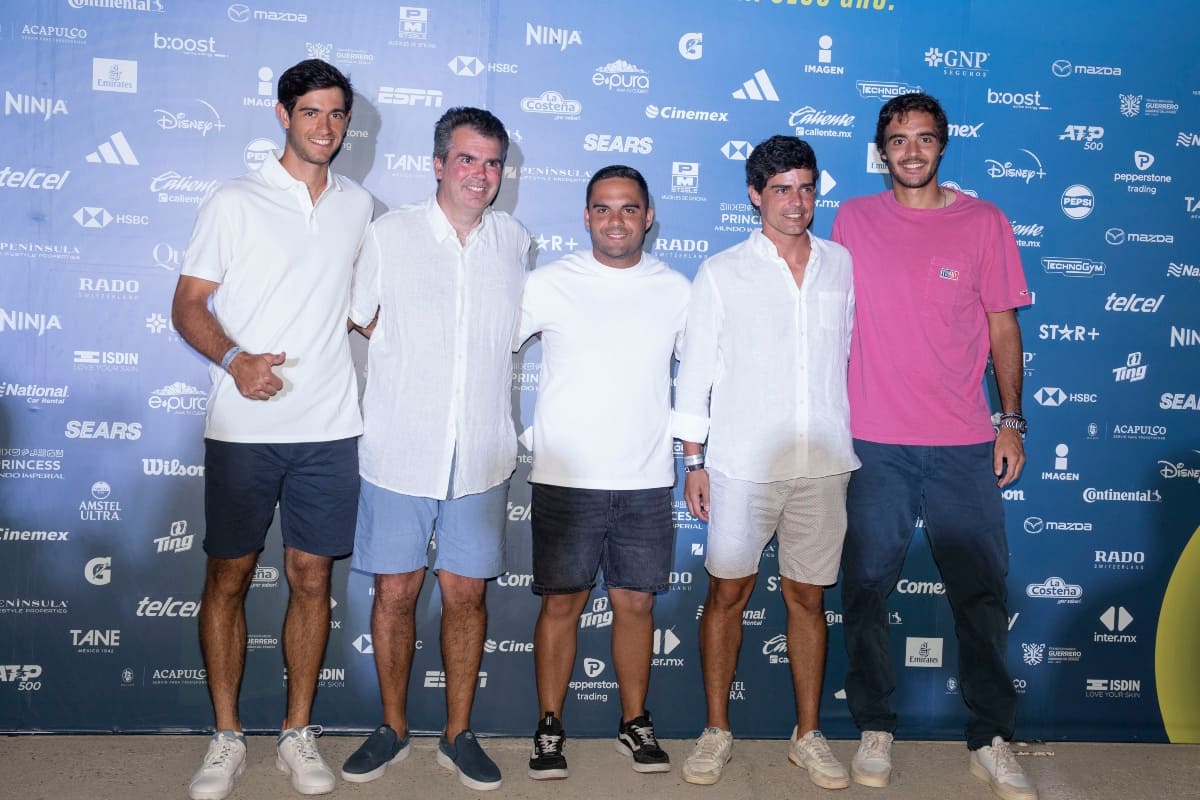 Nuno Borges y Francisco Cabral con amigos. (Foto: Héptor Arjona)