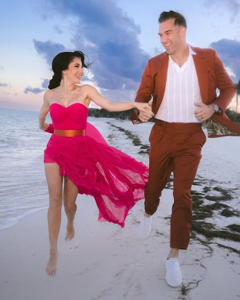 Martha Higareda y Lewis Howes en su boda / Foto: Instagram @davidjonphotography