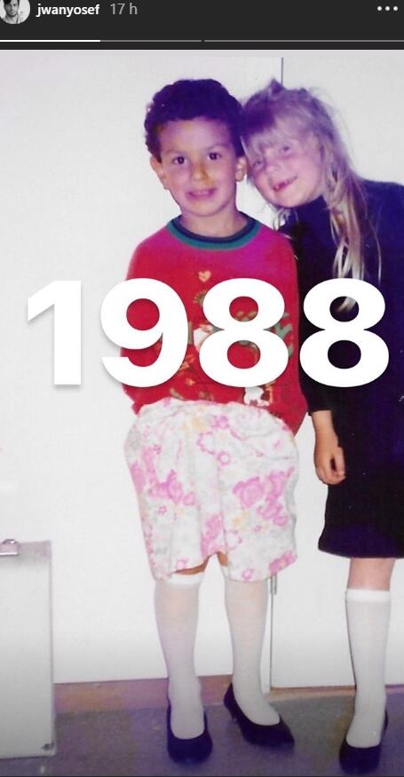 Esposo de Ricky Martin comparte foto de su infancia y viste falda de flores