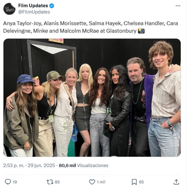 Salma Hayek en el Festival de Glastonbury junto a otras celebridades / Foto: Especial