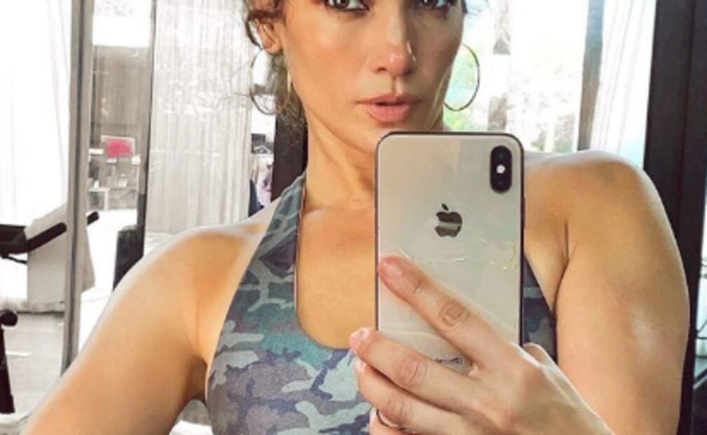 Descubren a un misterioso hombre escondido en foto de JLo