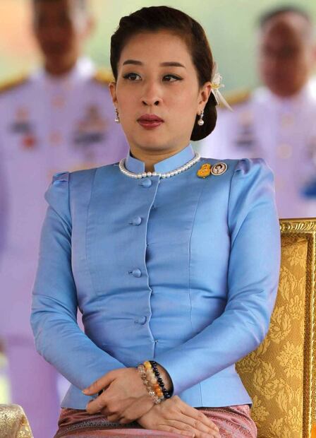 Hija del rey de Tailandia es declarada muerta; permanece conectada a una máquina 