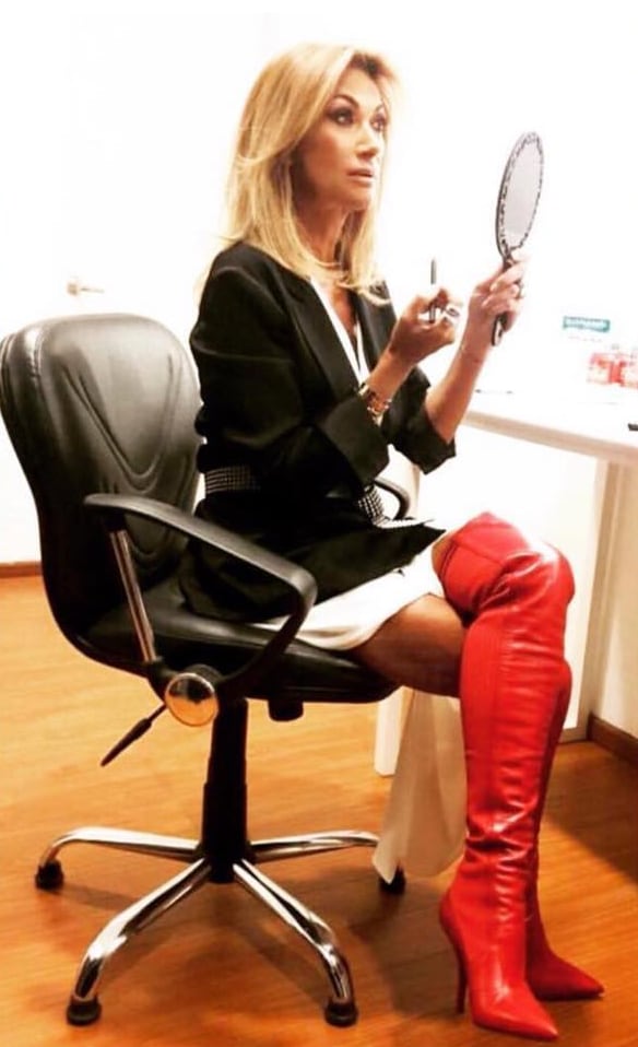 Adela Micha les responde enojada a quienes criticaron su look 