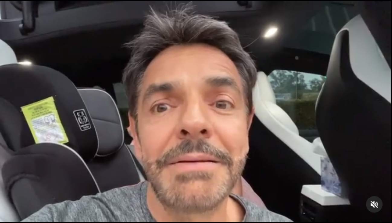 Eugenio Derbez revela que es dueño del auto más pequeño del mundo