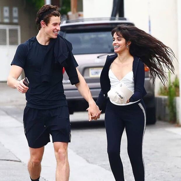 VIDEO: Camila Cabello y Shawn Mendes captados en pleno beso en un restaurante en San Francisco