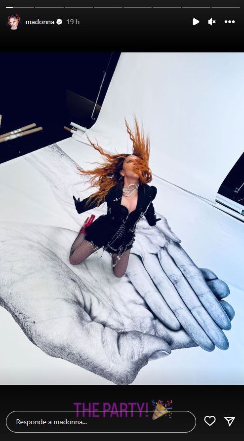 Madonna posa muy atrevida con tacones de 15 centímetros de Vivienne Westwood