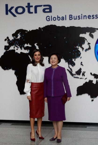 Meghan Markle y la reina Letizia tras los diseños de Victoria Beckham