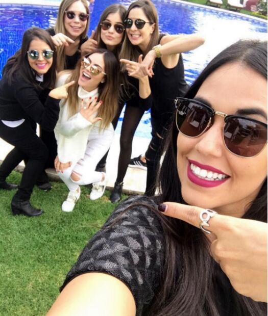 Ximena Navarrete disfrutó de su primera despedida de soltera 