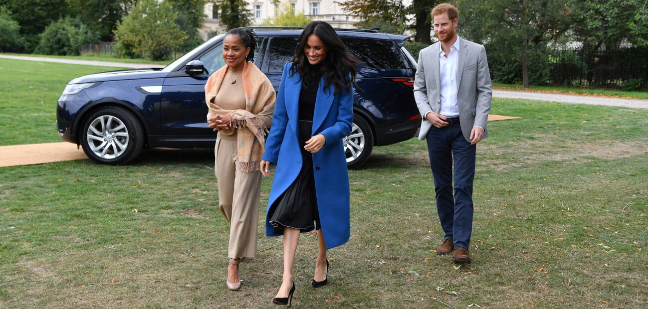 Daria Ragland, Meghan Markle y el príncipe Harry / AP
