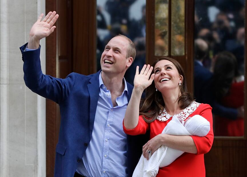 FOTOS: Presentan al tercer hijo de Kate Middleton y el príncipe William 