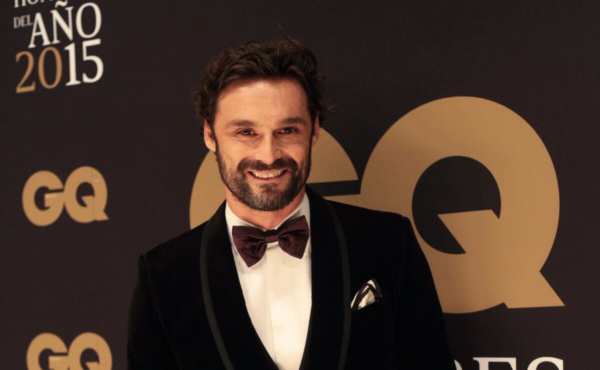 Iván Sánchez reta la censura en Instagram y posa sin ropa al amanecer