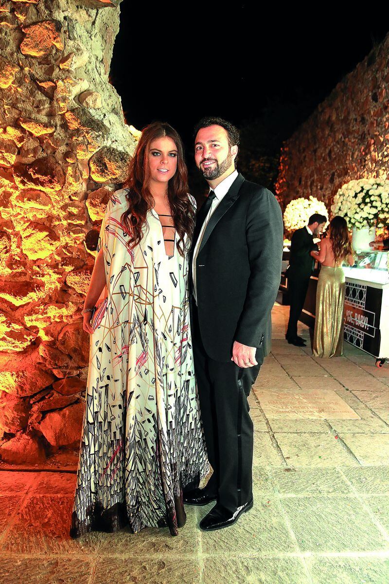 PORTADA: La original boda de Pamela Cortés y Andrés Roemer