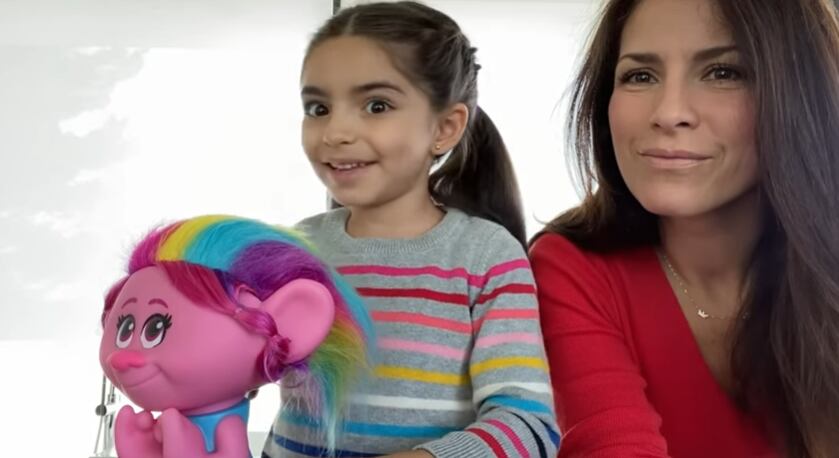 La tierna Aitana Derbez ¡debuta como vlogger!