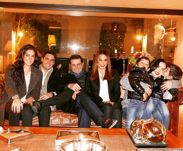 FOTOS: La historia de la familia de Biby Gaytán y Eduardo Capetillo