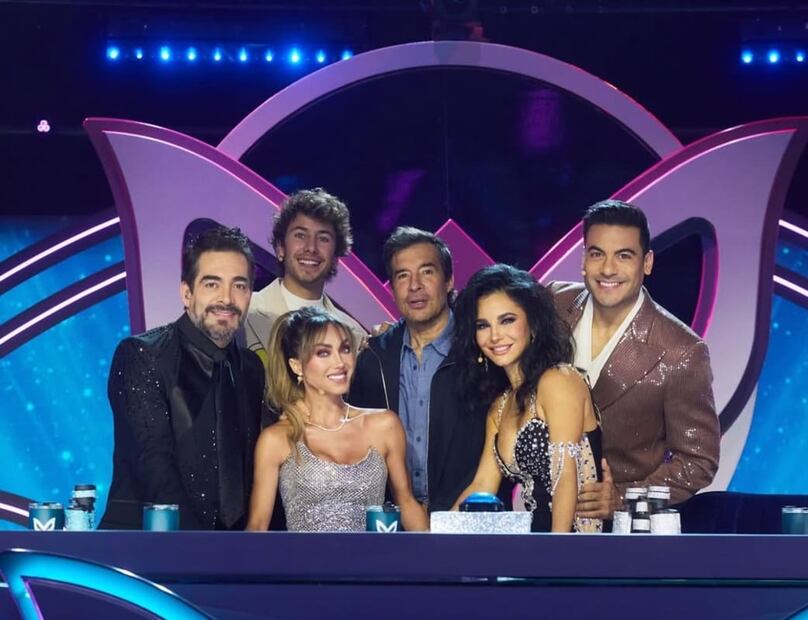 Anahí en el programa '¿Quién es la máscara?' junto a Carlos Rivera, Juanpa Zurita y Martha Higareda / Foto: Instagram