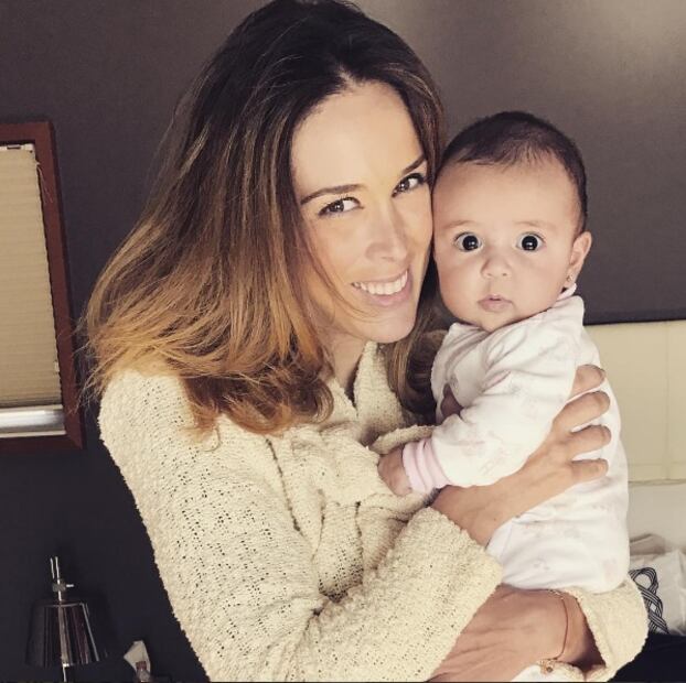 Jacky Bracamontes muestra lo grande que está su bebé Renata 