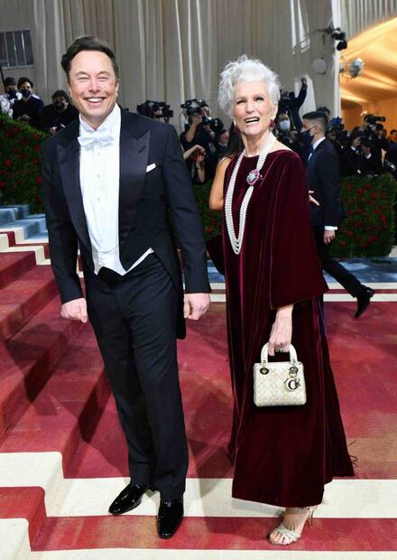 Maye Musk, mamá de Elon, suplica a la gente que paren su maldad contra su "hijo genio"