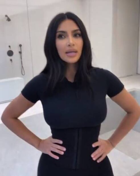 Desde náuseas hasta costillas rotas, las consecuencias de usar los entrenadores de cintura de Kim Kardashian 