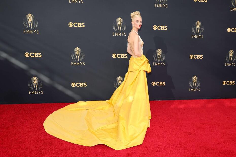 La moda y el glamour en la alfombra roja de los Emmy 2021