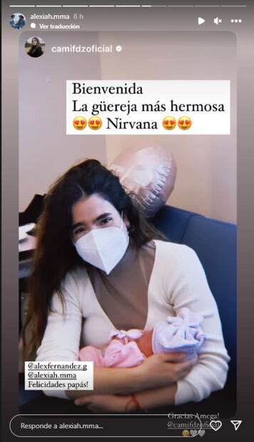Camila, hermana de Alex Fernández conociendo a baby Nirvana / Instagram