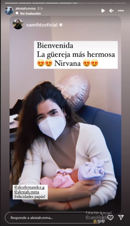 Camila, hermana de Alex Fernández conociendo a baby Nirvana / Instagram
