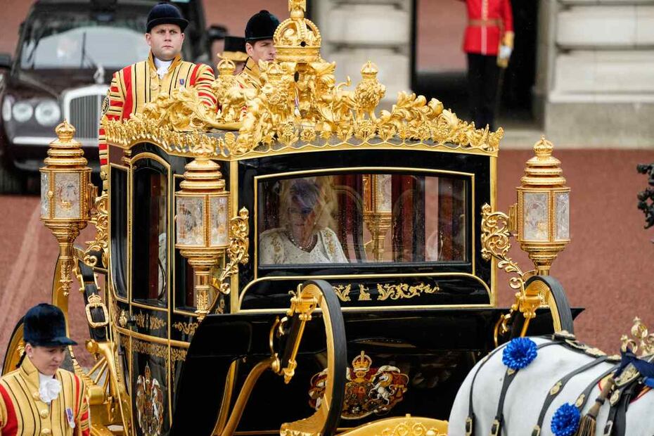 Las primeras fotos del rey Carlos III y Camila rumbo a su coronación