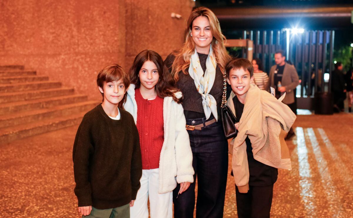 Paola Albarrán con sus hijos Natalia, Pablo y Fernando / Foto: Esteban Torreblanca