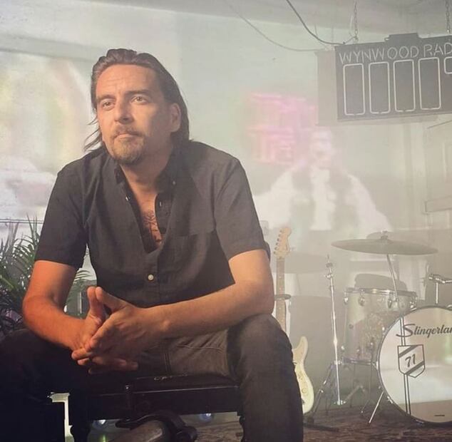 Adrián Olivares en su estudio Wynwood / Foto: Instagram