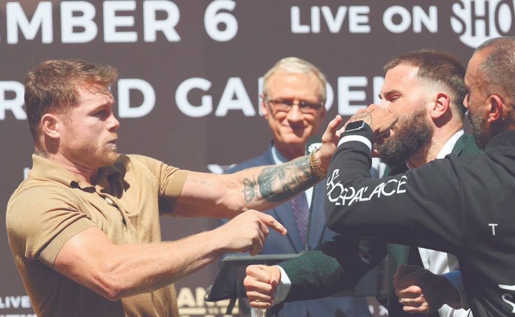 Los costosos lentes que Canelo le tiró a Caleb Plant en su encontronazo