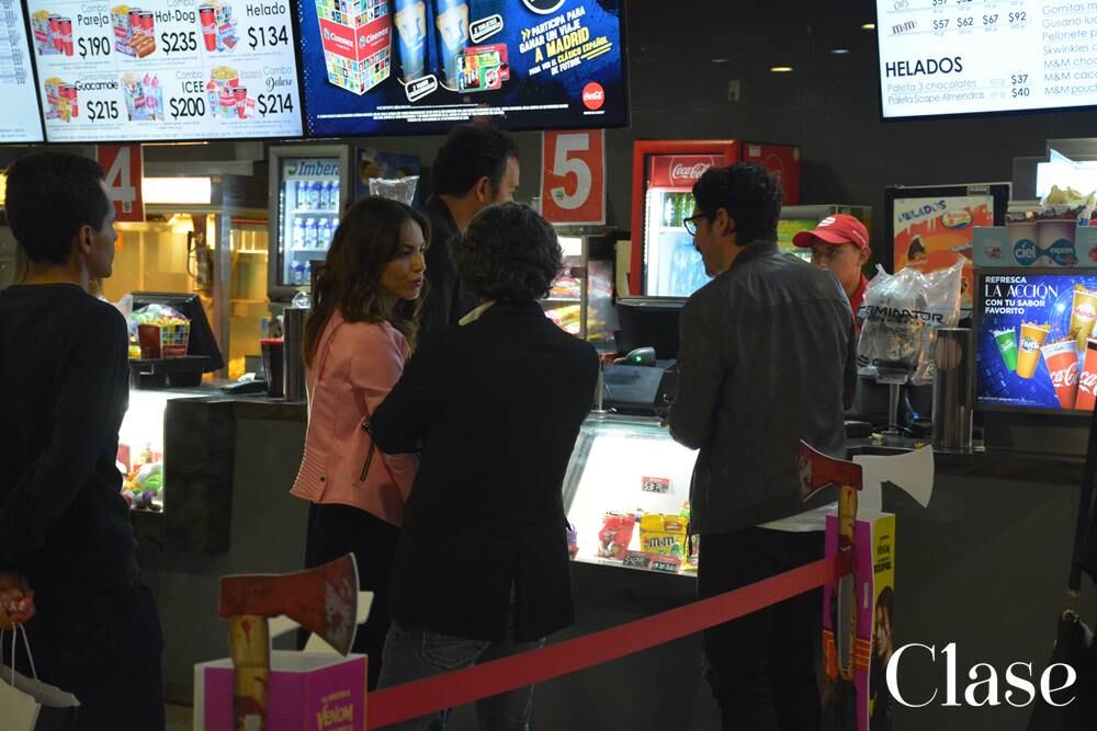 Bárbara Mori y Fernando Rovzar derrochan amor en el cine; producirían juntos una cinta basada en la vida de la actriz