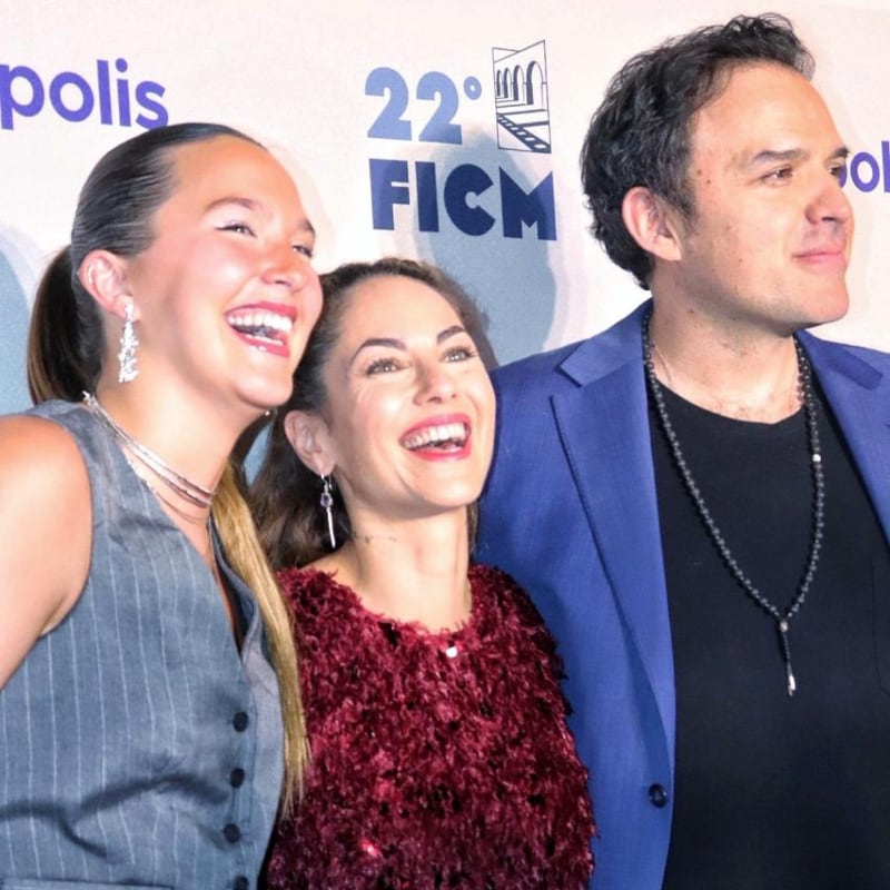 Bárbara Mori junto a Fernando Rovzar y su hija Tatiana / Foto: Leonor Reyes